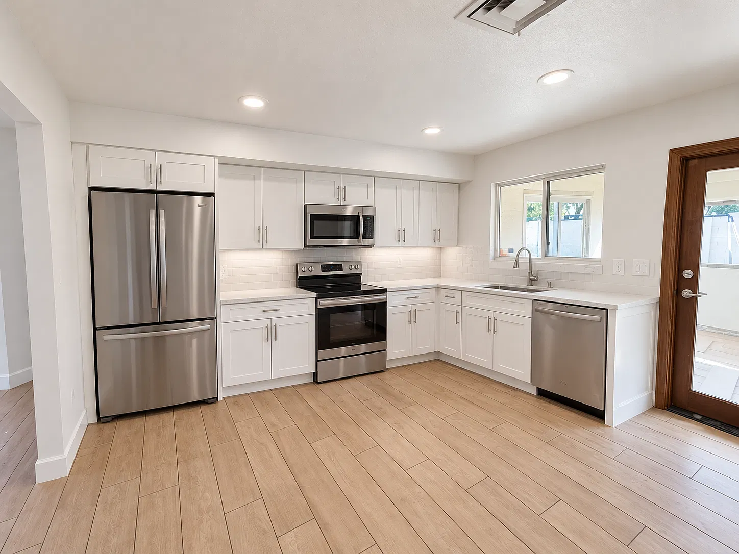 3 bed, 1114 sqft, $2,300 — Photo 3