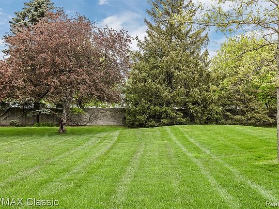 5th image of 40628 Newport Dr
