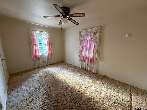 5th image of 901 Golden Rd