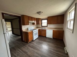 614 W Washington St, Athens, IL 62613