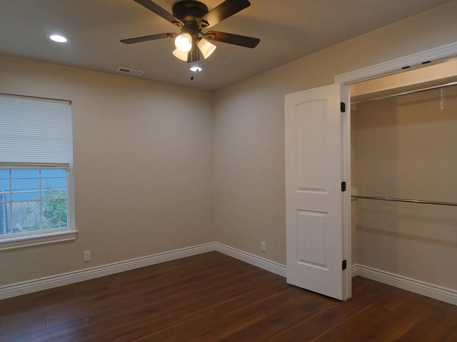 3 bed, 2.0 bath, 1300 sqft, $1,400 — Photo 4