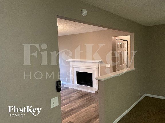 5th image of 2110 Somerset Dr