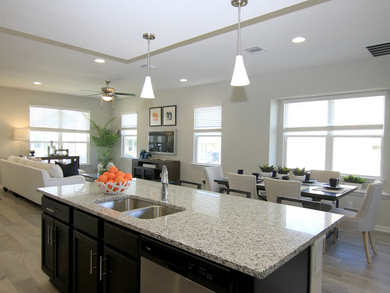 3 bed, 2.5 bath, 1598 sqft, $2,075 — Photo 4