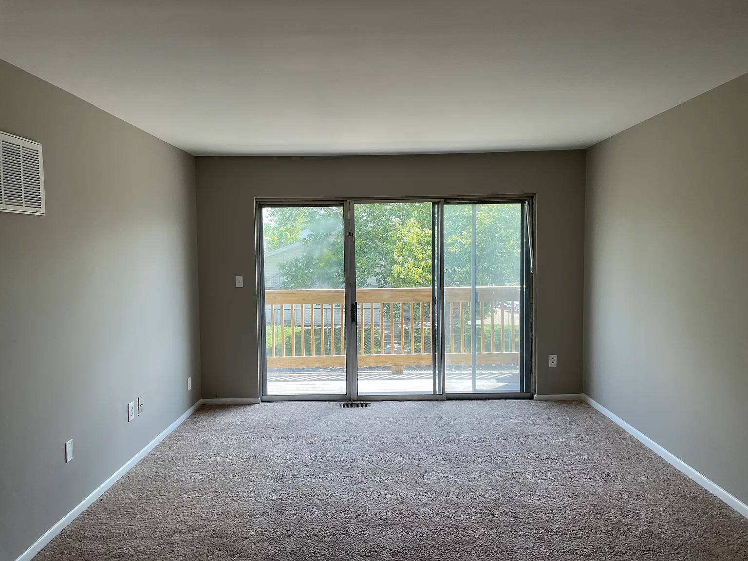 2 bed, 827 sqft, $1,075 — Photo 4
