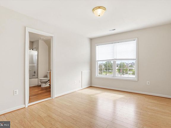 5th image of 220 Flanagan Dr