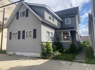 155 N Main St, Burlington, IL 60109