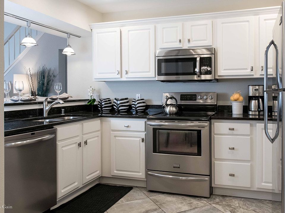 Granite counters & stainless steel appliances in kitchen