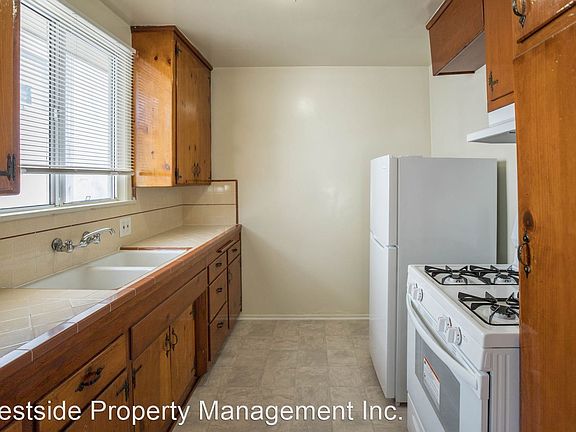 3rd image of 244 S Doheny Dr #244B