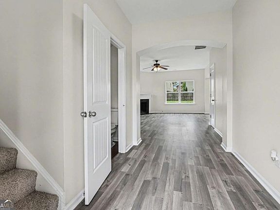 5th image of 712 Douglass Cir