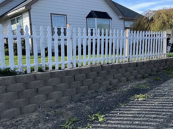 3rd image of 535 Emert Dr