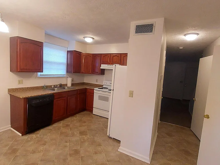 1602 Sulphur Springs Rd — Photo 6
