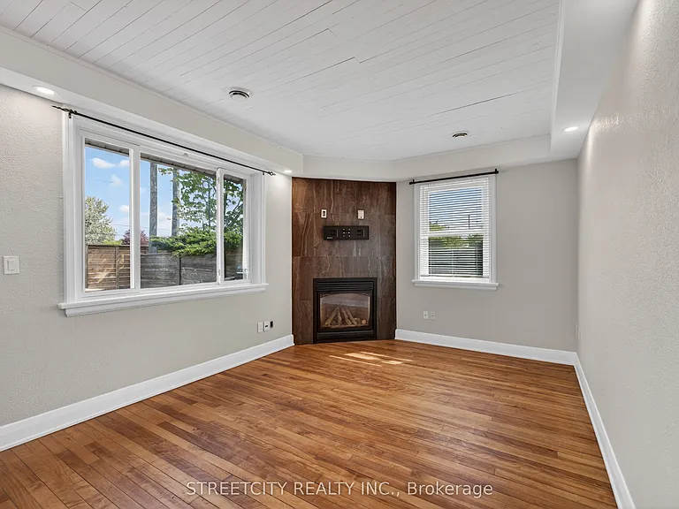 1055 Commissioners Rd E — Photo 9