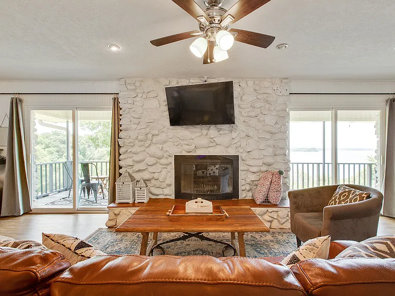 4724 Lakeview Dr — Photo 15