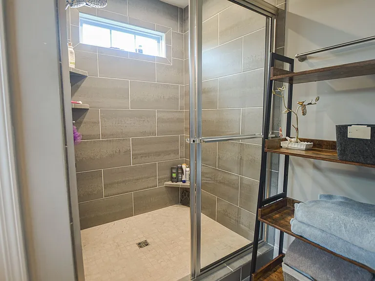 1048 Barnhill Rd — Photo 11