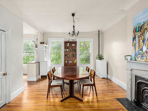 4th image of 390 Pacific St #2
