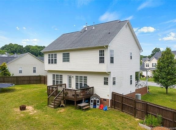 5th image of 3044 Hereford Ln