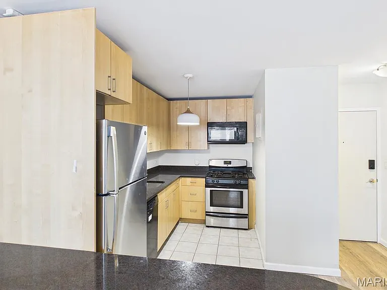 210 N 17th St #201 — Photo 3