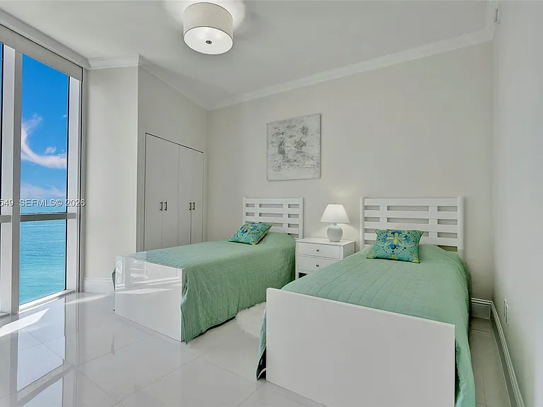 16001 Collins Ave #1604-fl 331 — Photo 31
