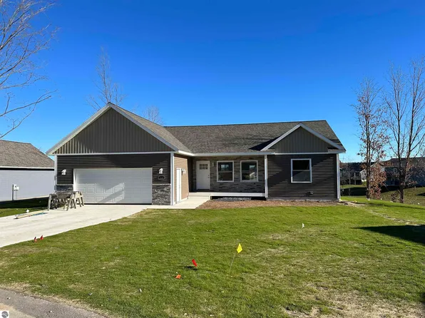 1429 Umber Dr, Traverse City, MI 49696