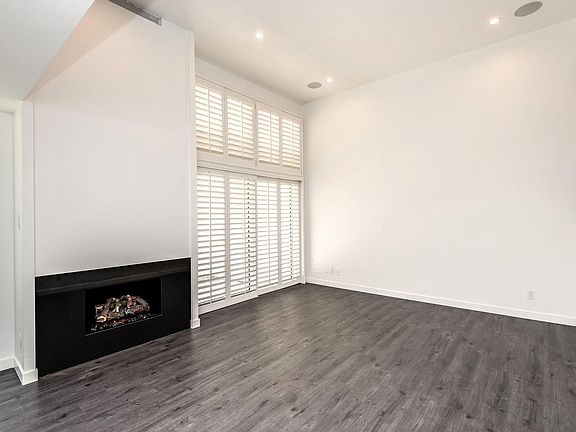 5th image of 4345 W Sarah St