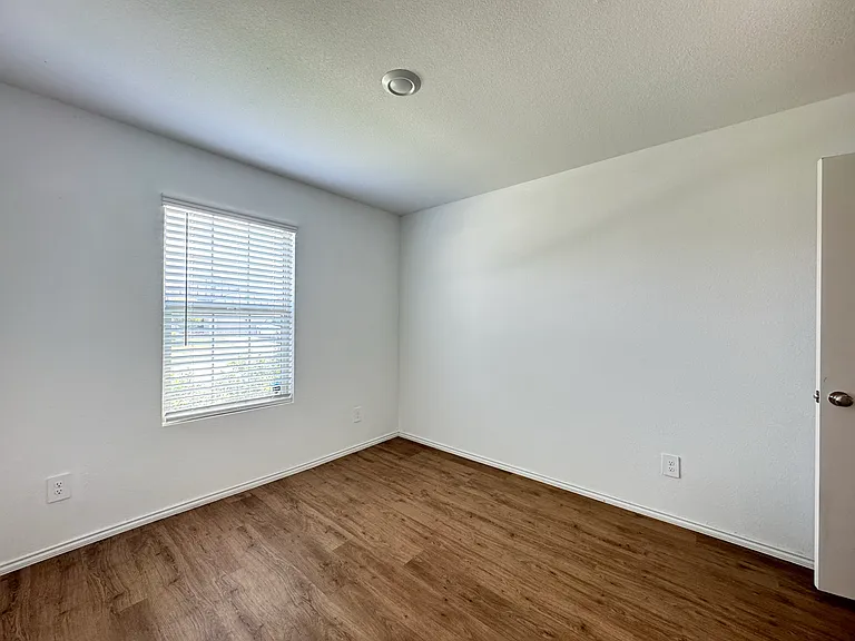 416 Frio Pass Trl — Photo 9