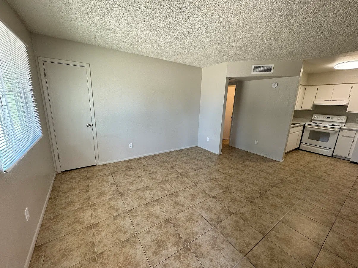 2 bed, 750 sqft, $1,427 — Photo 3