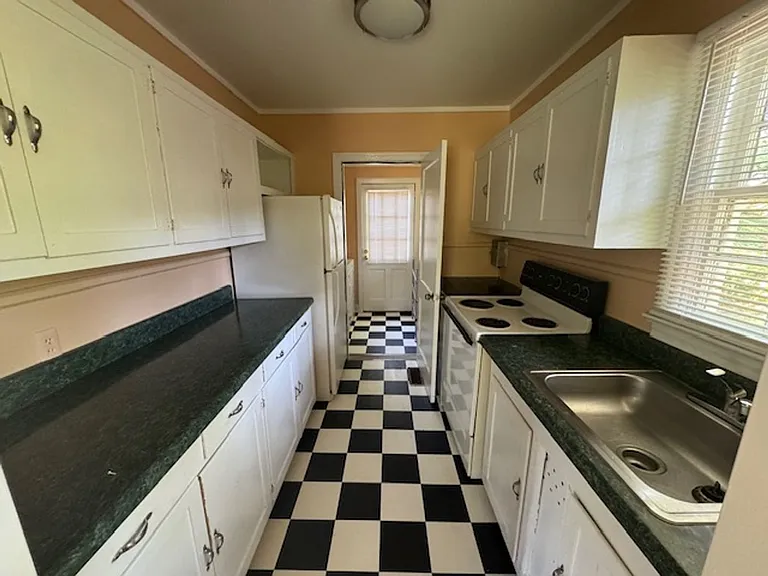 607 Edmondson Ave — Photo 6