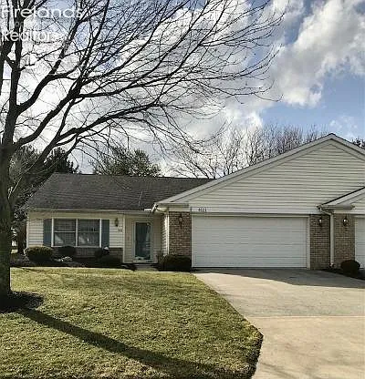 4111 Woodridge Dr photo 1