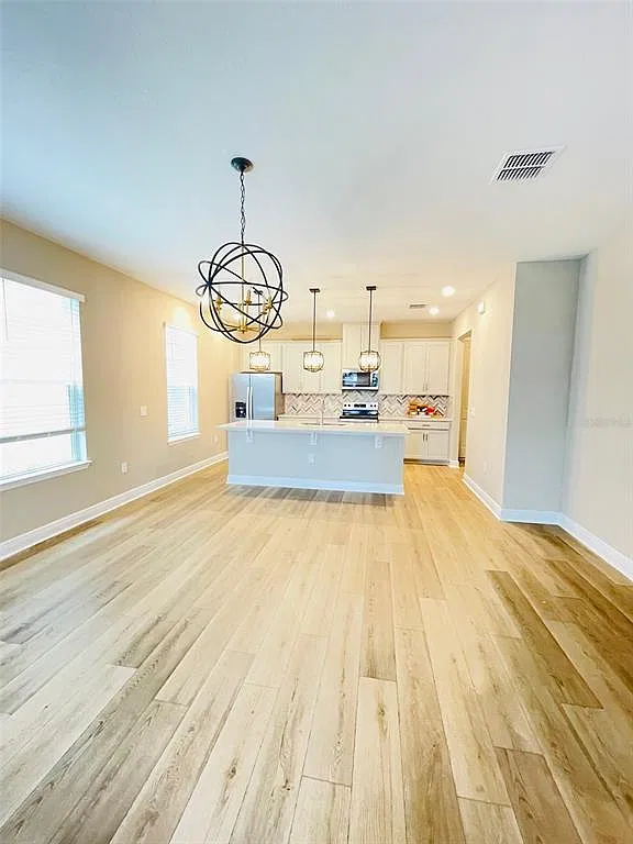 4 bed, 2.5 bath, 2082 sqft, $2,895 — Photo 4
