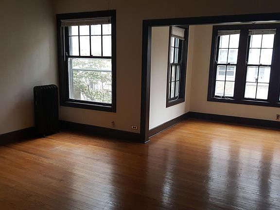 3rd image of 146 N Humphrey Ave #D3