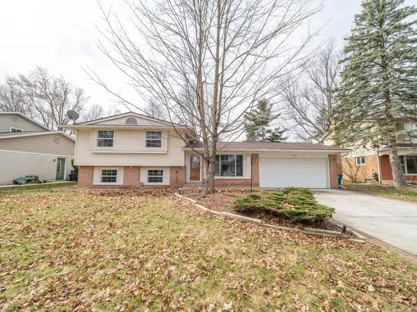 3212 Lockridge Dr, Ann Arbor, MI 48108