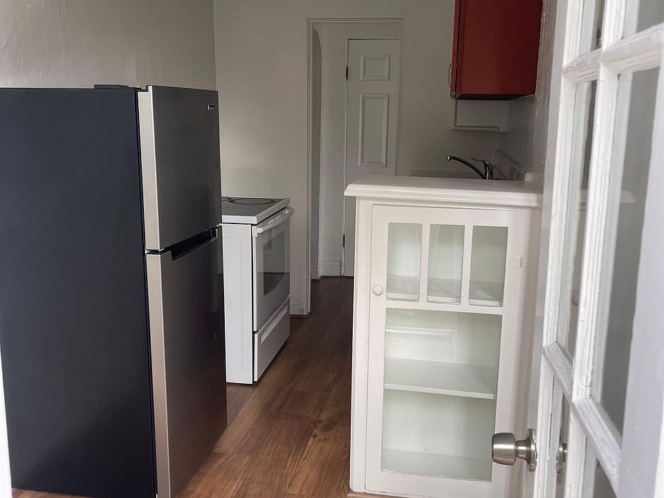 1st image of 669 Hillsborough St APT 25