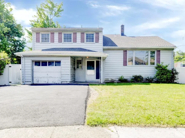 32 Crocus St, Woodbridge, NJ 07095