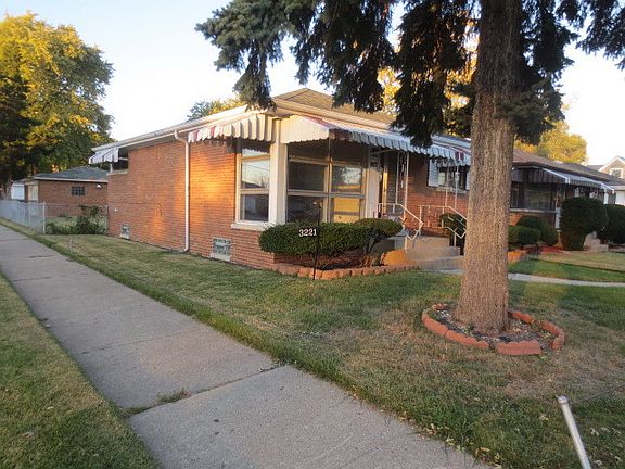 2nd image of 3221 Jackson St