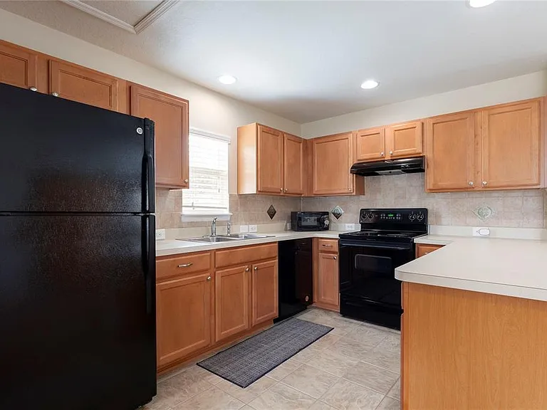 2020 Shaw Ln — Photo 4