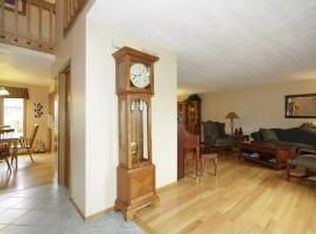236 N Hickory Ave, Bartlett, IL 60103