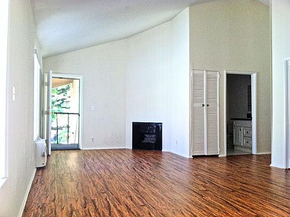 3rd image of 10932 Bloomfield St APT 6