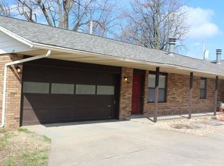 435 E Redwood St, Springfield, MO 65807