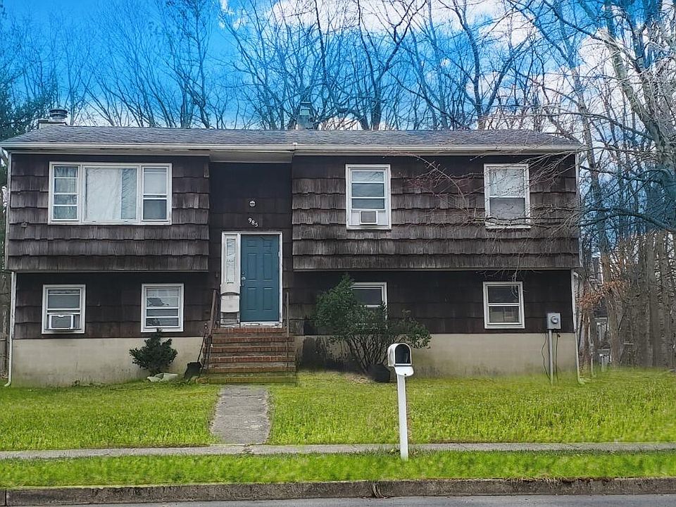 1st image of 985 Claire Drive