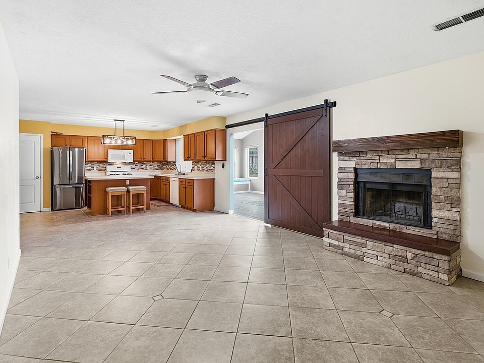 1st image of 1425 32nd Cir SE