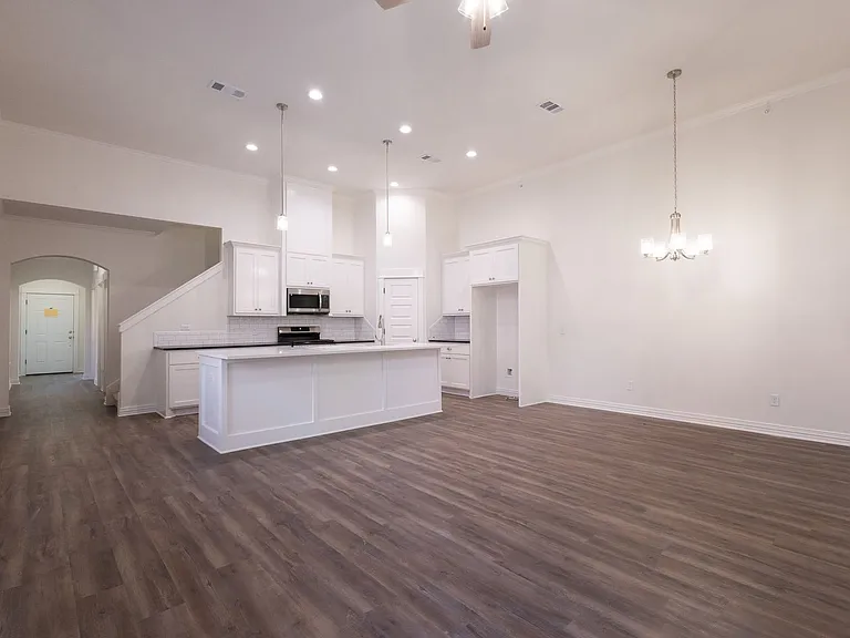 1546 Bennett St — Photo 6