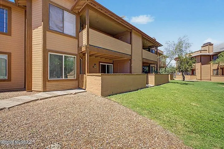 2 bed, 1.0 bath, 1015 sqft, $1,200 — Photo 1