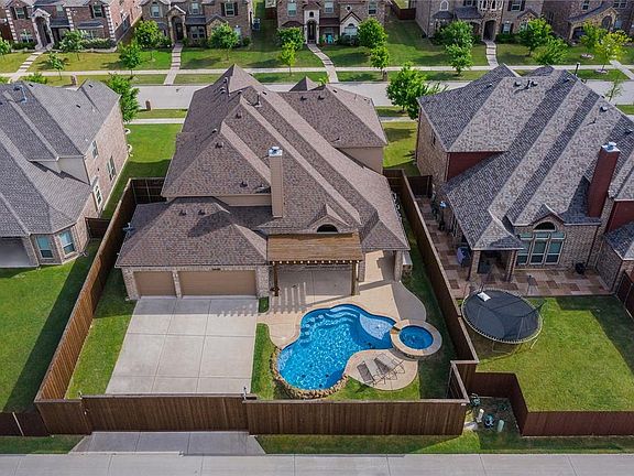3rd image of 12450 Summertree Dr
