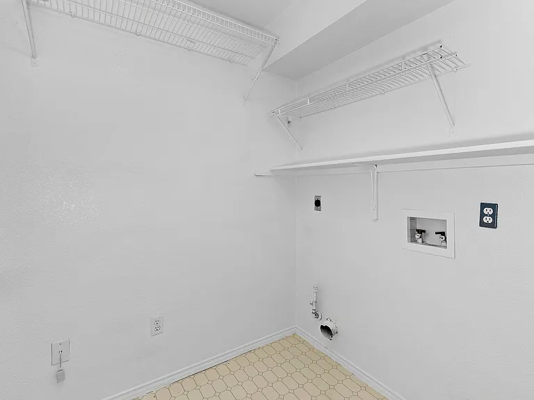 3904 Cadoz Ct — Photo 30
