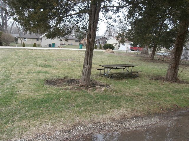 2nd image of 180 W Division St