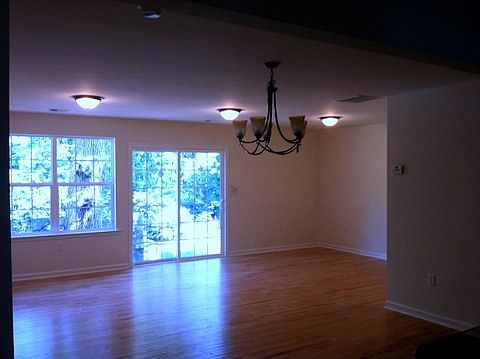5th image of 2409 Woodland Ln