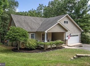 611 Lakeview Dr, Cross Junction, VA 22625