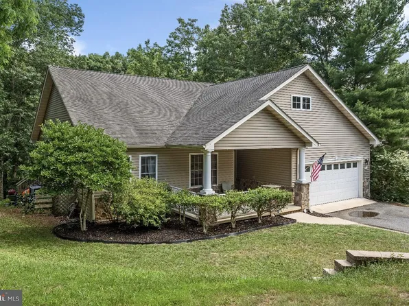 611 Lakeview Dr, Cross Junction, VA 22625