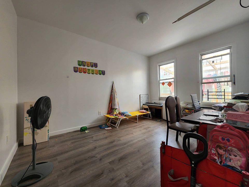 2nd image of 10817 101st Ave