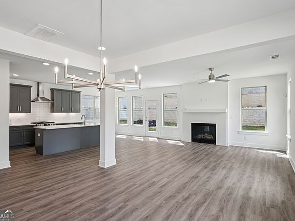 5th image of 3135 Stonegate Dr